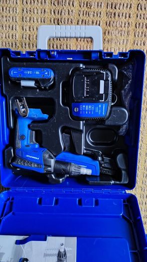 Rawlplug 18v Cordless Auto feed  screw gun. Plasterboard 2x batteries