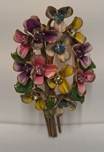 Vintage brooch flower bouquet