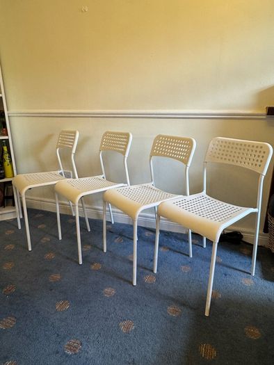White IKEA chairs (4x)