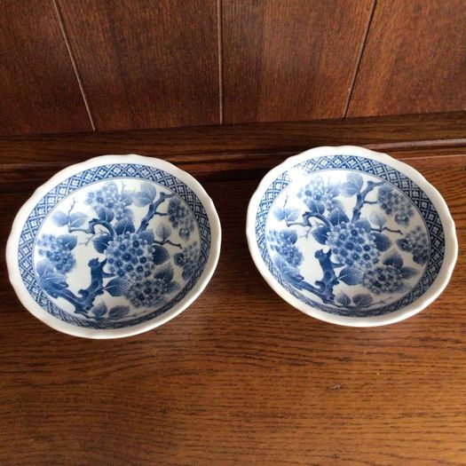 A Pair of Japanese Blue and White Floral Transferware 8" Bowls
