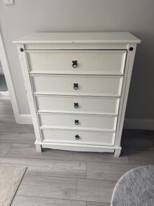 Chest of drawers