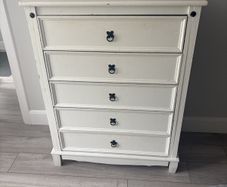 Chest of drawers