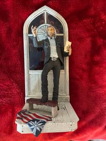 Far Cry 5 collectors statue + extras