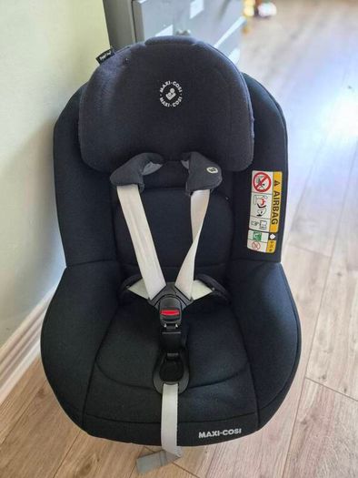 Maxi Cosi Pearl Pro 2 Car Seat and Family Fix 3 isofix base