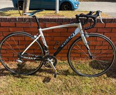 Giant Defy 4 Mens Road Bike