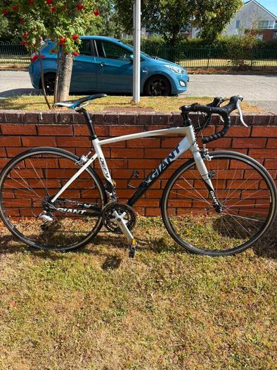 Giant Defy 4 Mens Road Bike
