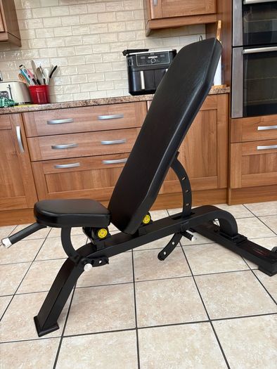 Strengthmax  Pro Series Commercial Weight Bench, Save 350 Euro!!