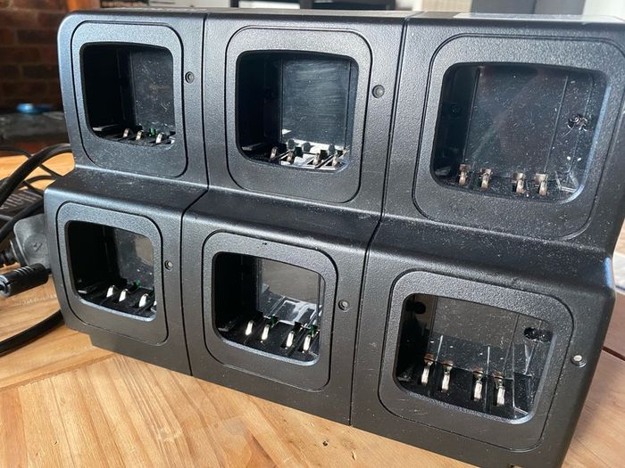 6 Way Motorola Radio Walkie Talkie Charger