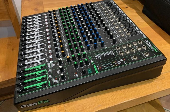 Mackie ProFX16v3 Analog Desk
