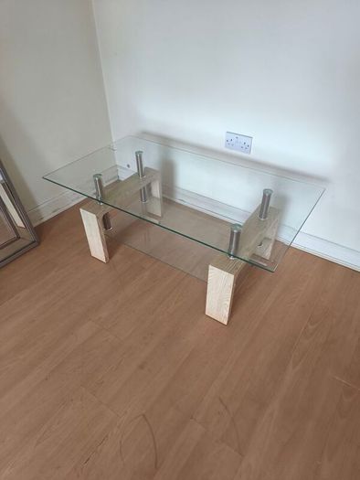 mirror and coffee table