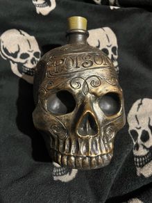 skull poison decoration size 22/15 cm