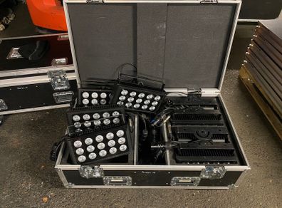 8 x Showtec Cameleon Flood 15 Q4 IP65 Weatherproof RGBW 15w x 5w LED Wash Lighting
