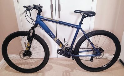 Large mountain bike in great working condition