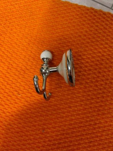 robe hook x 4