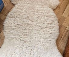 4 Sheepskin Rugs