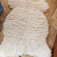 4 Sheepskin Rugs