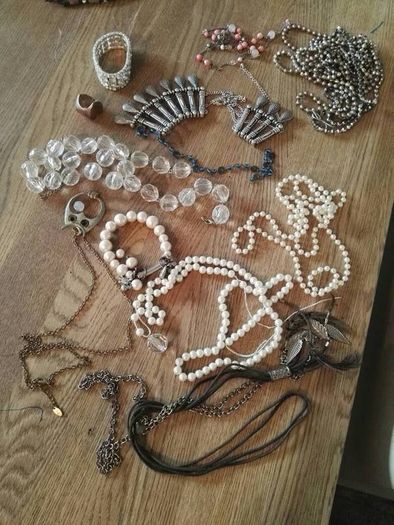 Mix old and broken jewellery