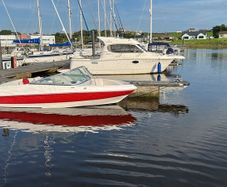 18ft Bowrider - Mercury 90 2-Stroke- Family Ready