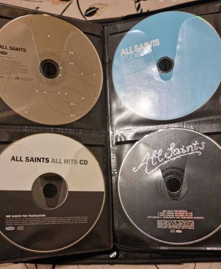 80 CD + Case. All CD's in perfect playable condition.