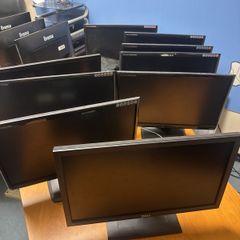 9x 22" monitors