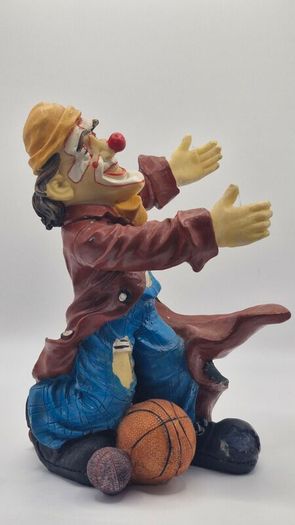clown figure