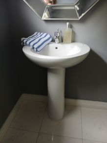 Bathroom sink