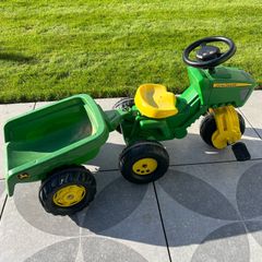 John Deere Pedal Tractor & Trailer for kids