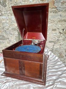 antique tabletop gramaphone