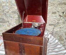 antique tabletop gramaphone