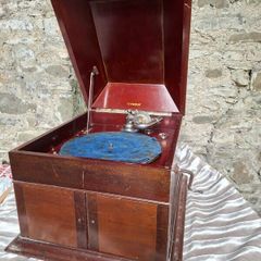 antique tabletop gramaphone