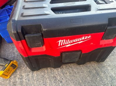 Milwaukee M18 VC2-0 18V Wet & Dry Vacuum