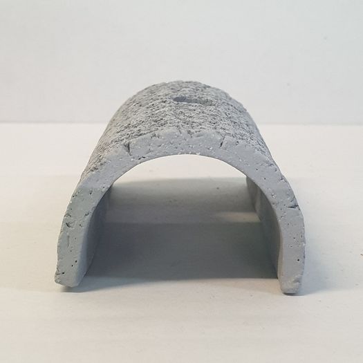 Graphite ceramic tunnel with a hole for plants 10x5x4cm
