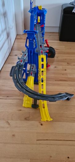 Monster Jam Garage Playset