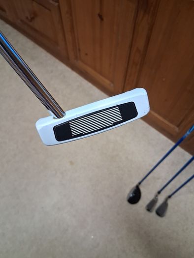 Golf clubs. Junior Set Of Left Handed MacGregor Golf Clubs For 9 To 12 Year Old. Collect In Dublin Or Receive Via Post.
