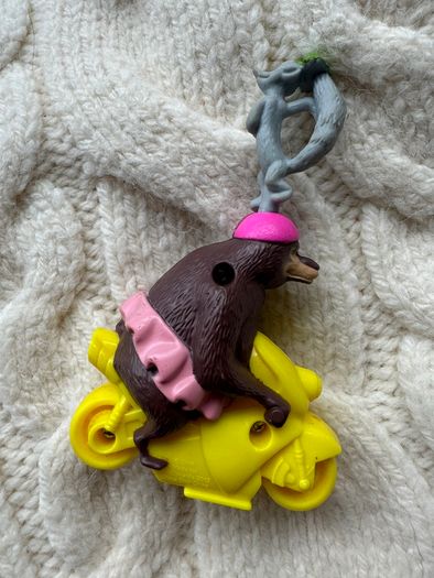 McDonalds Madagascar 3 Sonya Bear & King Julien Motorbike Toy 2012 Used Please look at the pictures