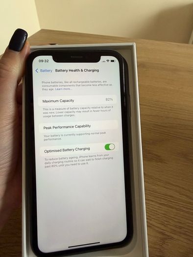 Iphone 10 R  (XR- 128GB - Black)