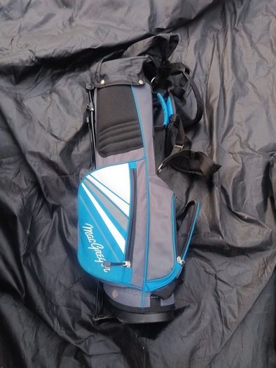Kids carry golf bag