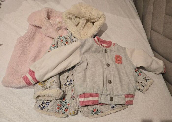 Baby girls clothes 9-12 months