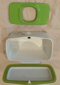 Wet wipes dispenser