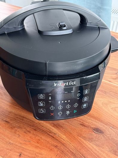 Instant Pot XL 7.1L Multicooker  Basically Brand New | Unwanted Gift