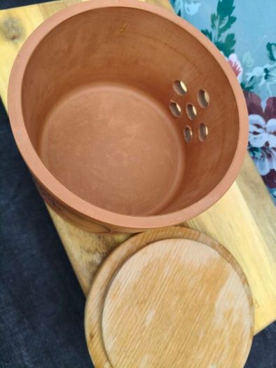 Vintage Suffolk Terracotta Onion keeper