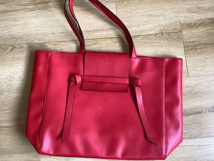 Elizabeth Arden red shoulder bag