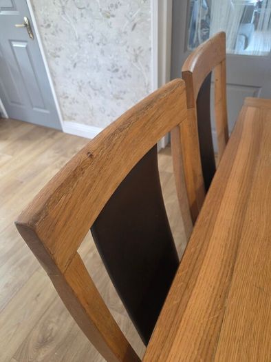 Extendable Dining table and chairs