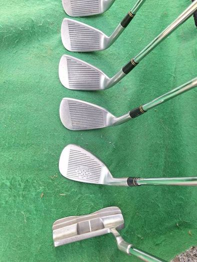 Golf clubs, full set and bag.