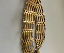 9ct gold gate bracelet