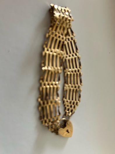 9ct gold gate bracelet