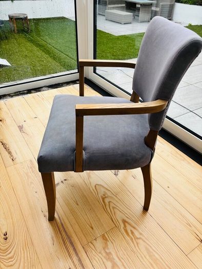 Kitchen or dining room table and chairs