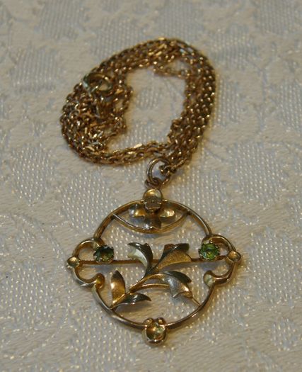Antique Edwardian 9ct Gold Green Garnet Openwork Pendant & Belcher Chain Necklace