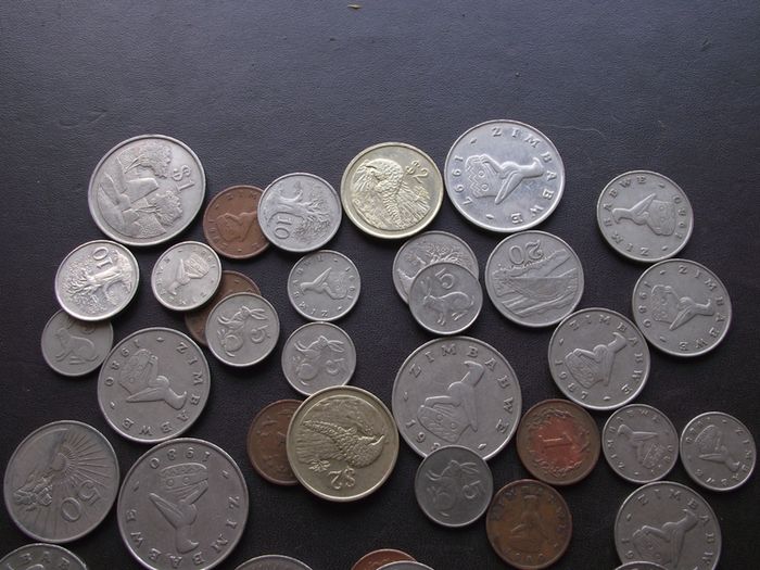 A Lot of 250 grams coins from Zimbabwe (1980-1997)