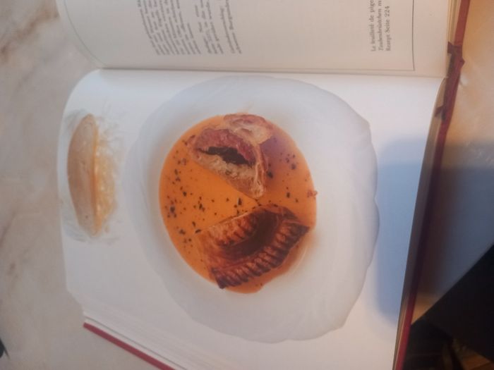 3 hardback books on cooking, 1 French, 2 in German, D18 post 16e